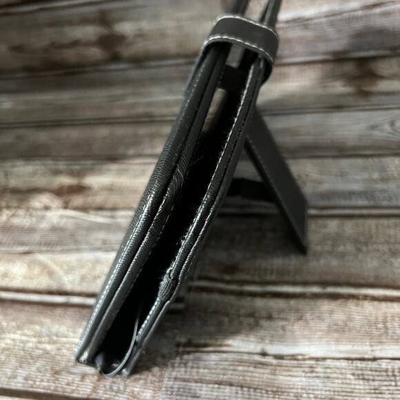 Tablet case and Keyboard. Can hold up to a 9” tablet. - Picture 8 of 8